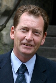 Файл:GrahamWatsonMEPHead and Shoulders.jpg