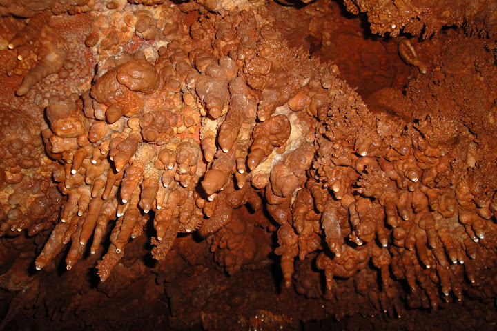 Файл:Cave Karmir (Red).jpg