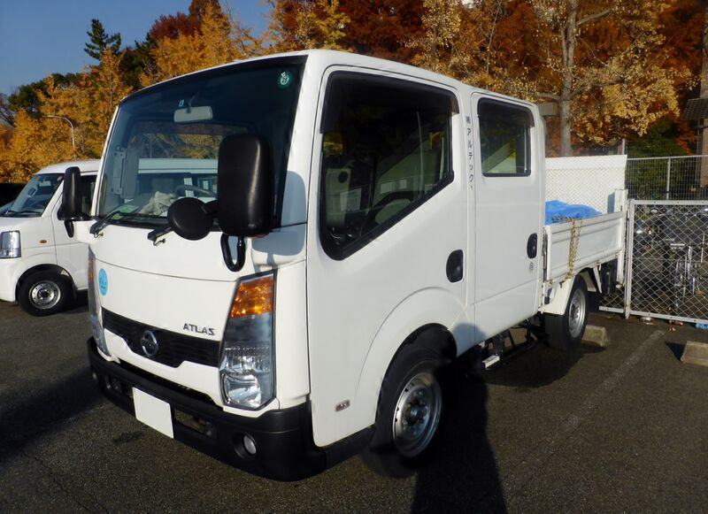 Файл:Nissan ATLAS Doublecab (F24) front.JPG