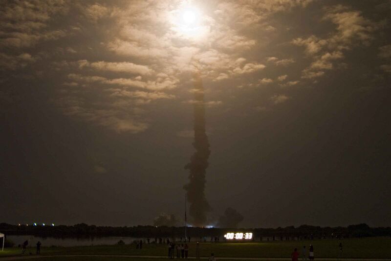 Файл:STS-128 launch clouds.jpg