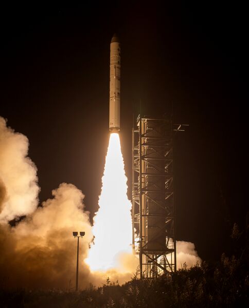 Файл:Minotaur V - LADEE launch.jpg