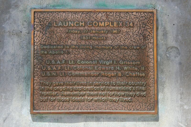 Файл:Apollo1plaque.JPG
