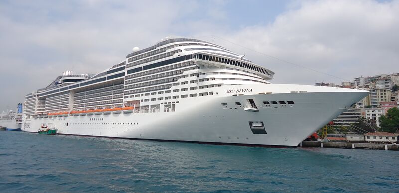 Файл:MSC Divina a Istanbul.JPG