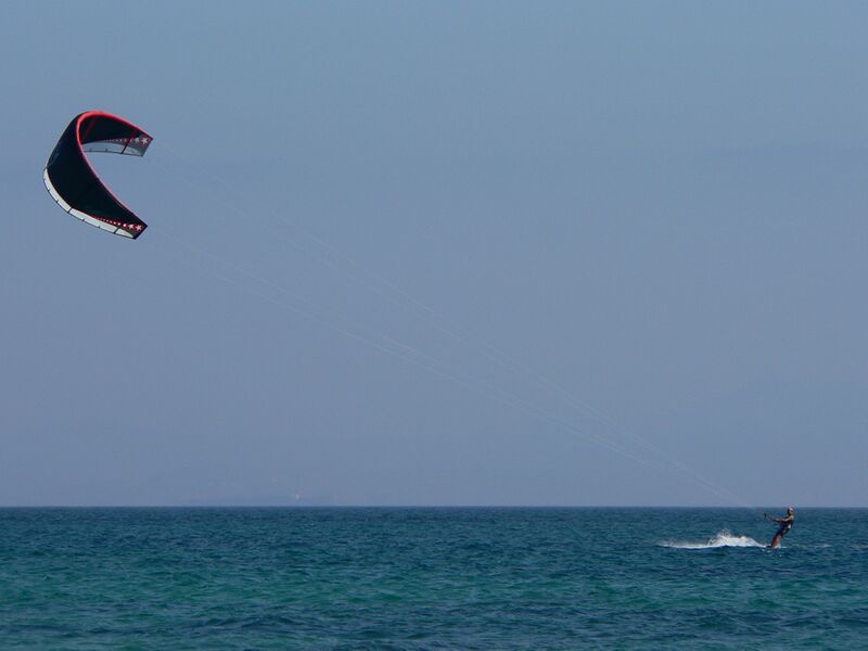Файл:Kitesurfing.JPG