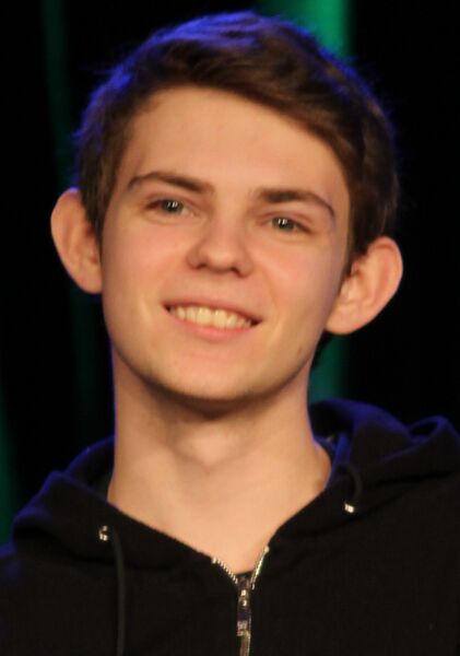Файл:Robbie Kay January 2015.jpg
