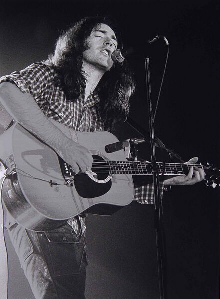 Файл:Rory Gallagher acoustic.jpg