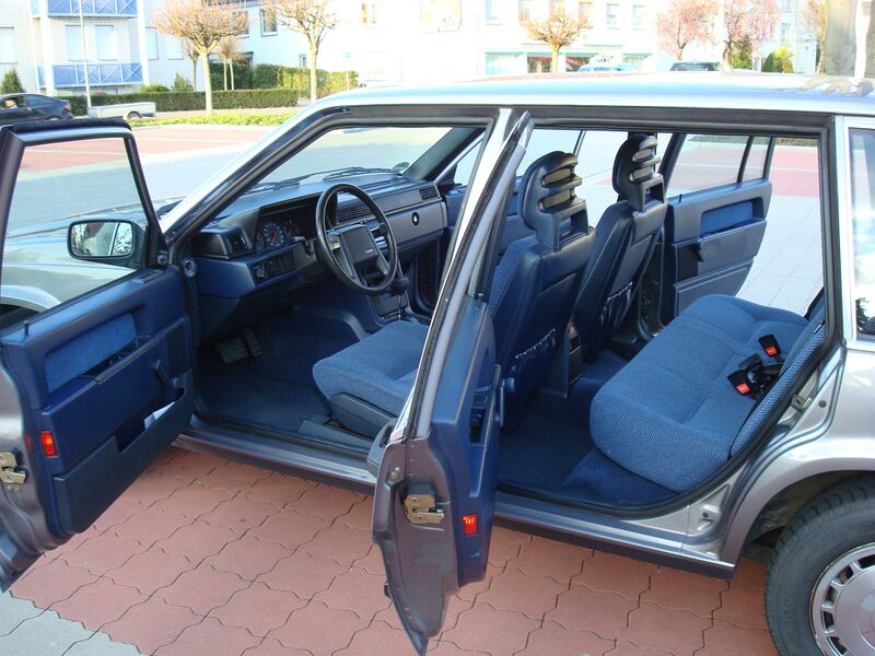 Файл:Volvo740GL.inside.full.JPG