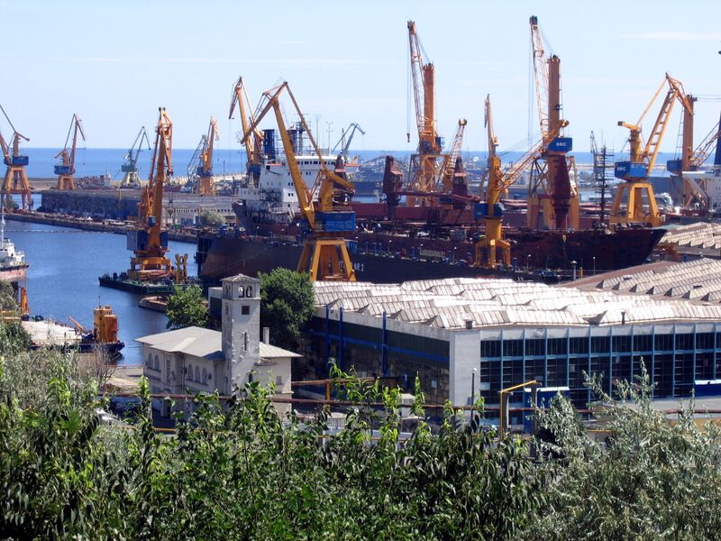 Файл:Constanta shipyard.JPG
