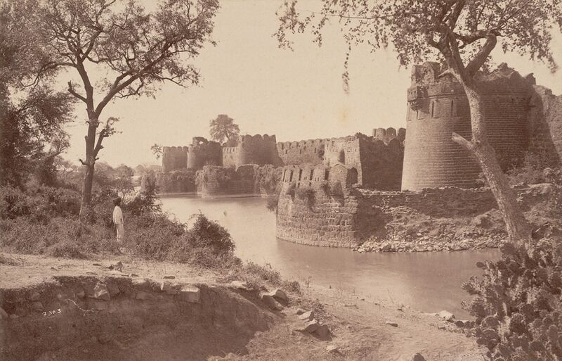 Файл:Gulbarga Fort..jpg