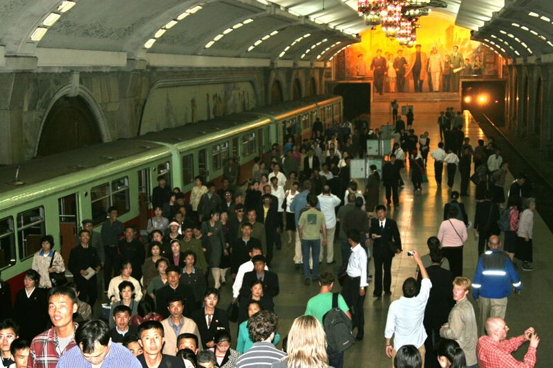 Файл:Pyongyang Metro 3.jpg