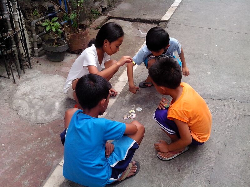 Файл:Kids playing pog.jpeg