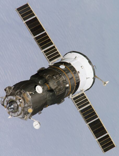 Файл:ISS Progress cargo spacecraft.jpg