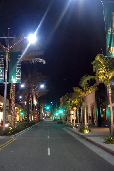 Файл:Rodeo Drive at Night.jpg