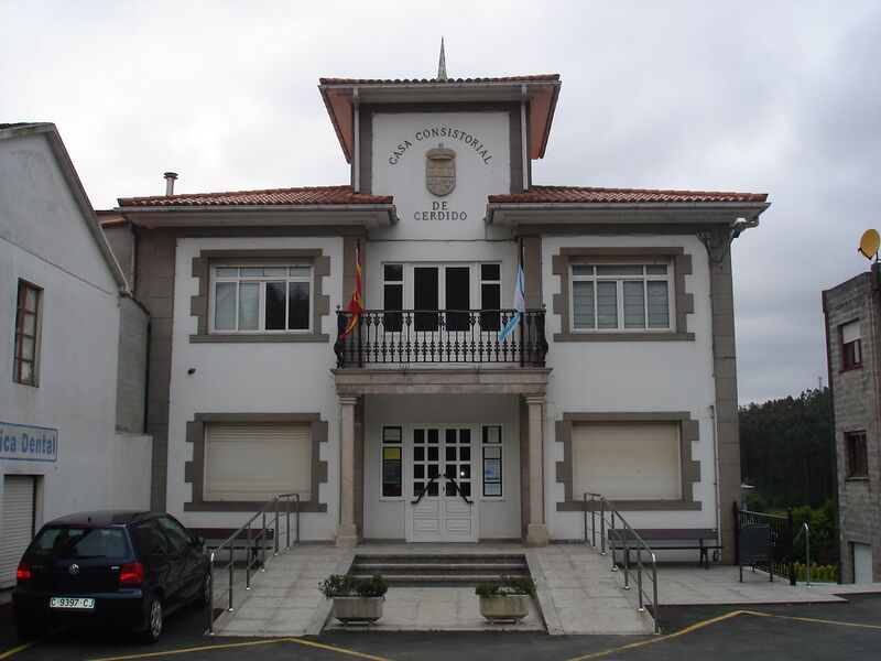 Файл:Casa do Concello de Cerdido.JPG