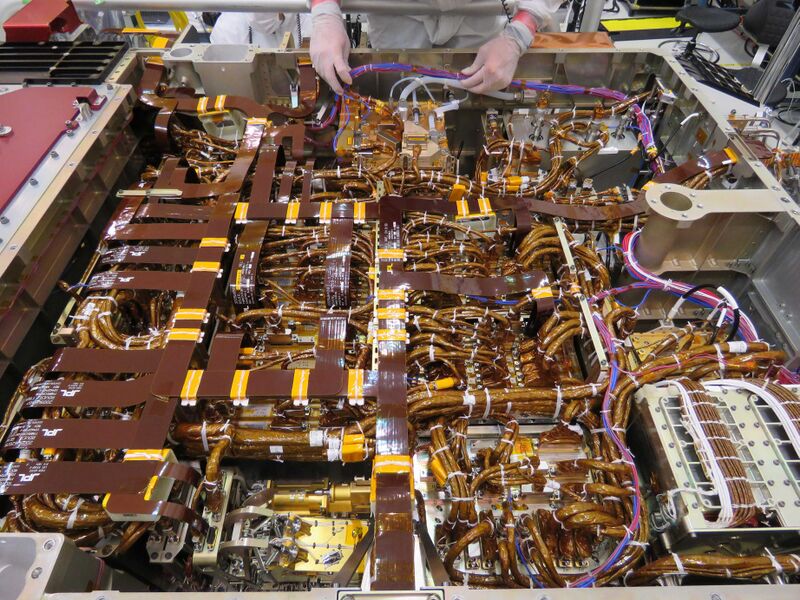 Файл:PIA23312-Mars2020-Rover-InvertedBodyWiring-20190601.jpg