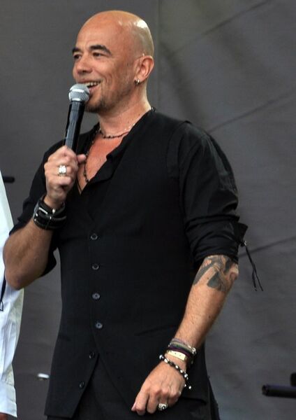 Файл:Pascal Obispo 2011 2.jpg