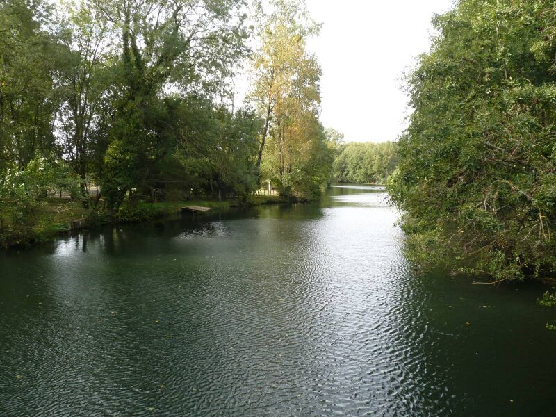Файл:Chenon charente.JPG