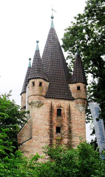 Файл:Fuenfgratturm1.JPG