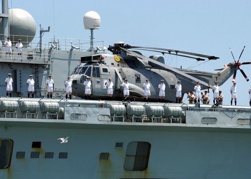 Файл:SeaKingHAS6 HMS Invincible 2004.jpeg
