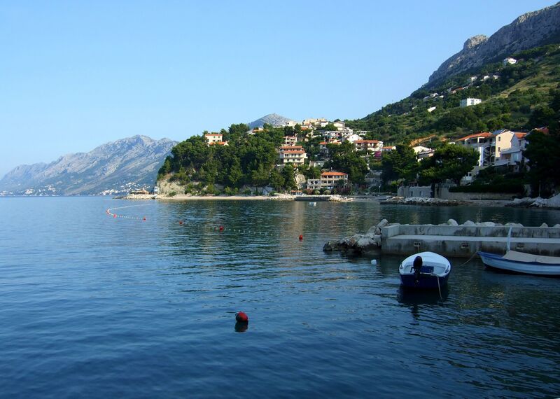 Файл:Brela's small harbour.jpeg