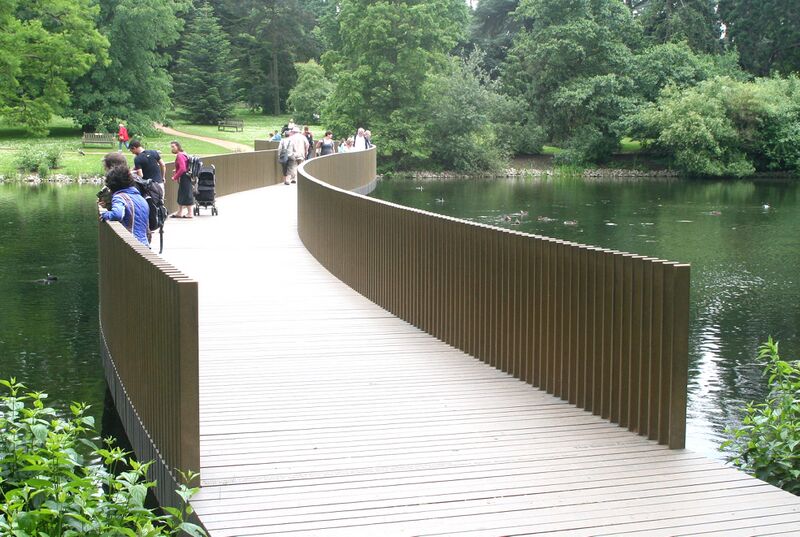 Файл:Kew Gradens Sackler Crossing.jpg