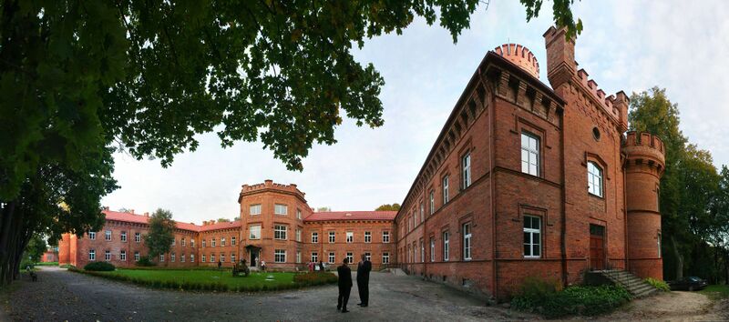 Файл:Raudonė Castle front.jpg