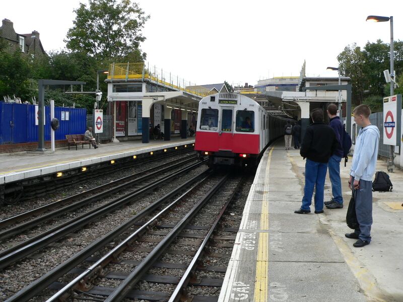 Файл:EalingCommon3.jpg