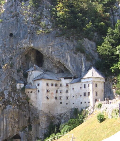 Файл:PredjamaCastle.jpg