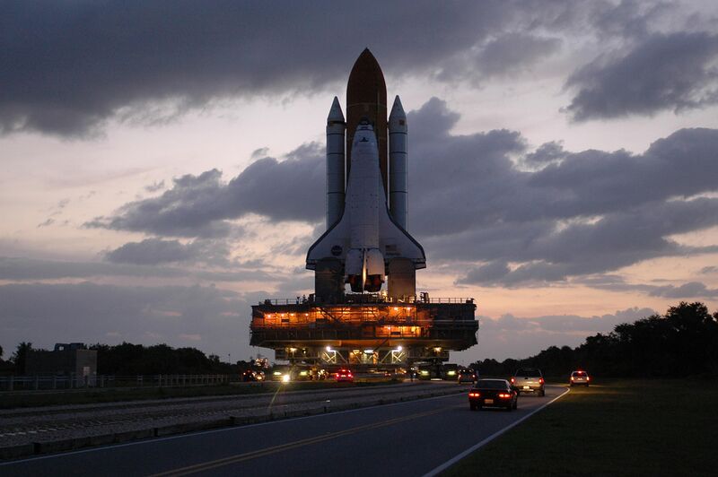 Файл:STS-117 second rollout.jpg