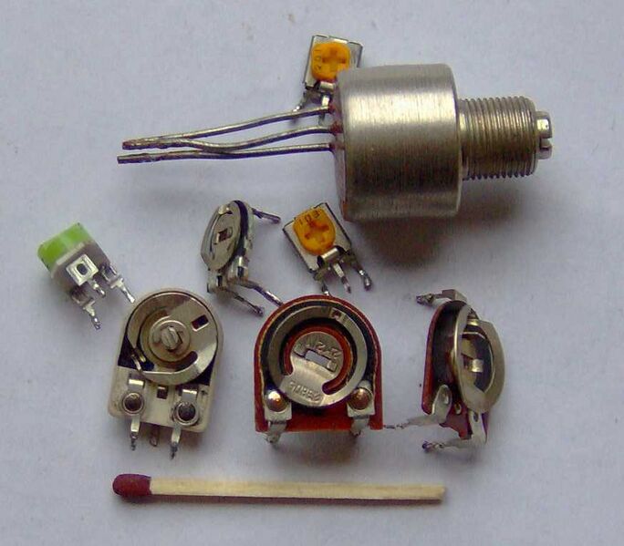 Файл:Electronic component potentiometers.jpg