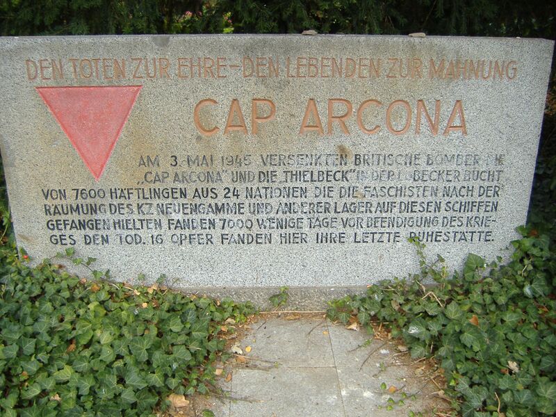 Файл:Cenoteph of Cap Arcona.JPG