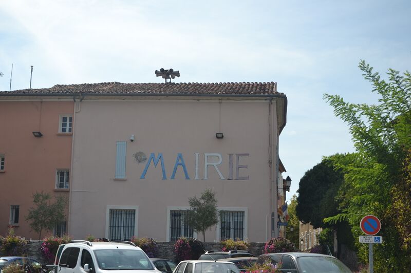 Файл:Pignans - mairie.JPG