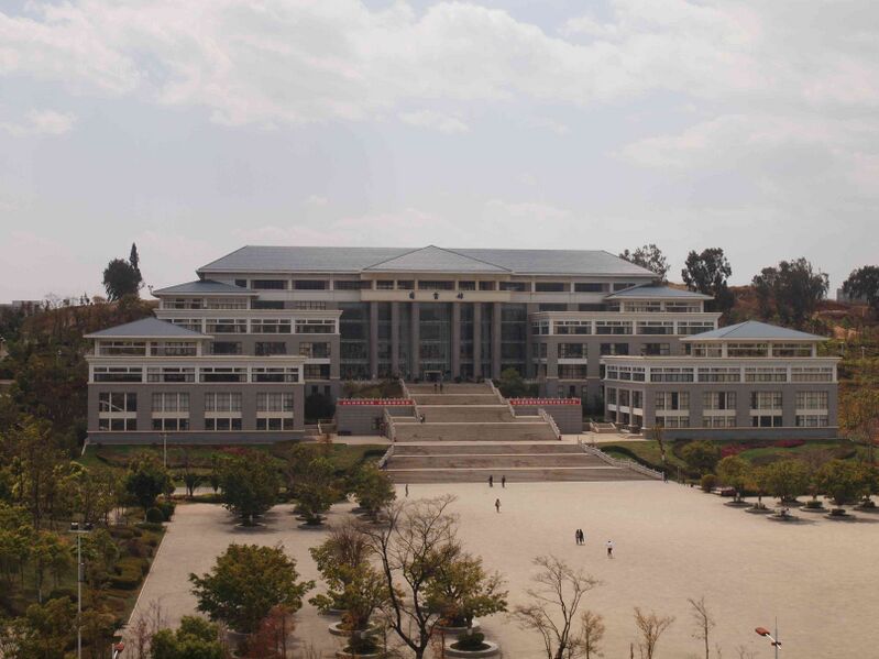 Файл:Library of the Kunming University.JPG