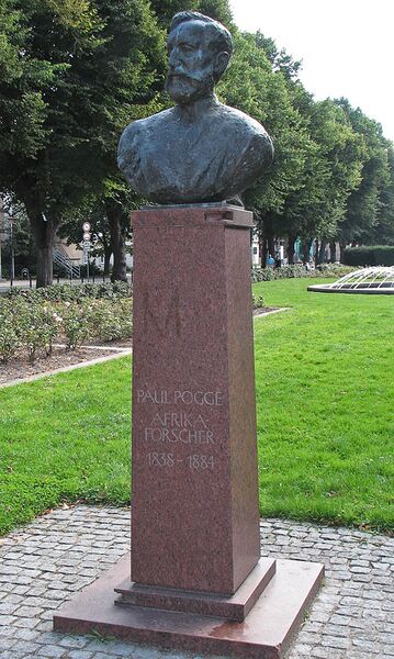 Файл:Rostock Paul Pogge Denkmal.jpg
