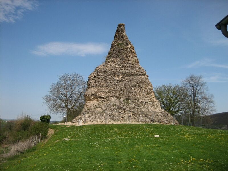 Файл:Autun Pyramide de Couhard.jpg
