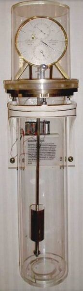 Файл:Riefler clock NIST.jpg