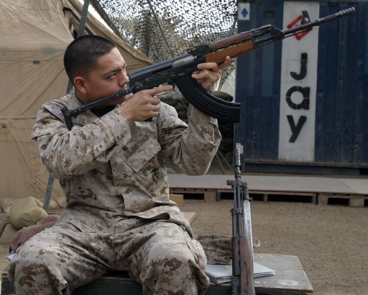 Файл:USMC checking rifle.JPEG