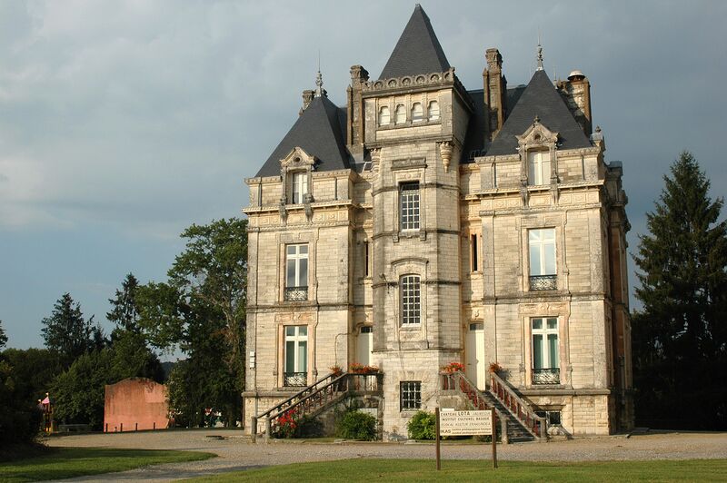 Файл:Ustaritz Chateau Lota.jpg