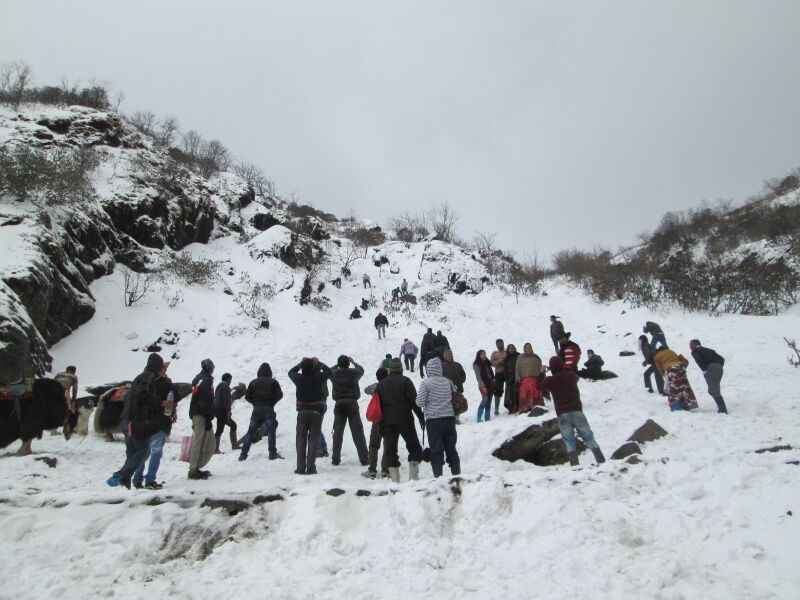 Файл:Tourists at Tsomgo Lake..JPG
