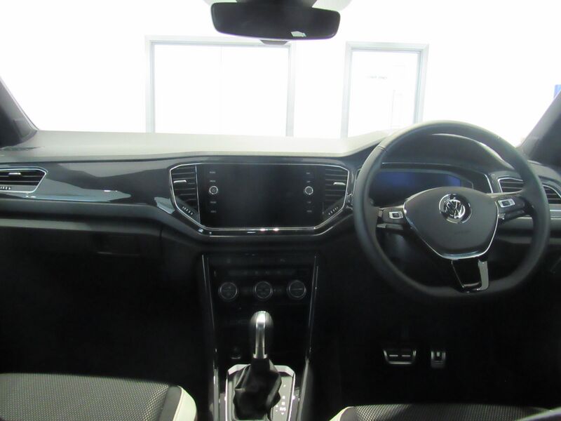 Файл:2018 Volkswagen T-Roc Interior.jpg