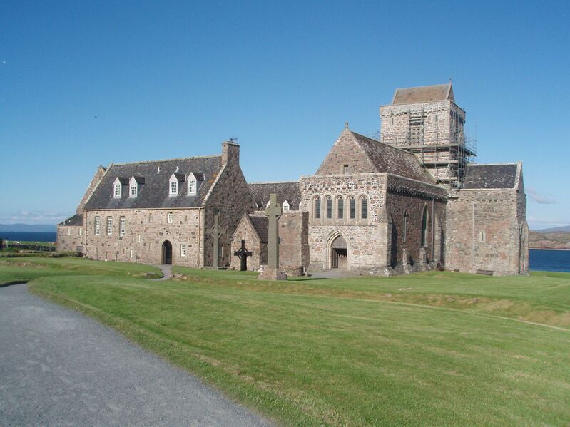 Файл:Iona Abbey - July 2011.jpeg