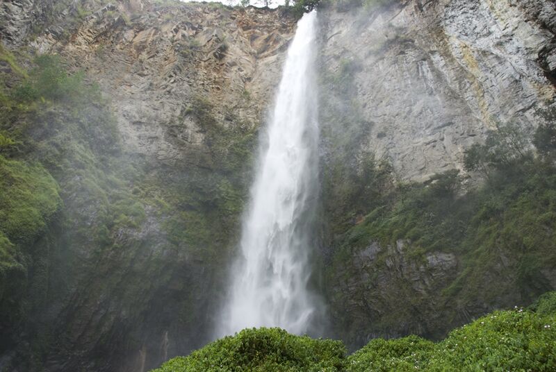 Файл:Sipiso-Piso Falls Bottom View.jpg