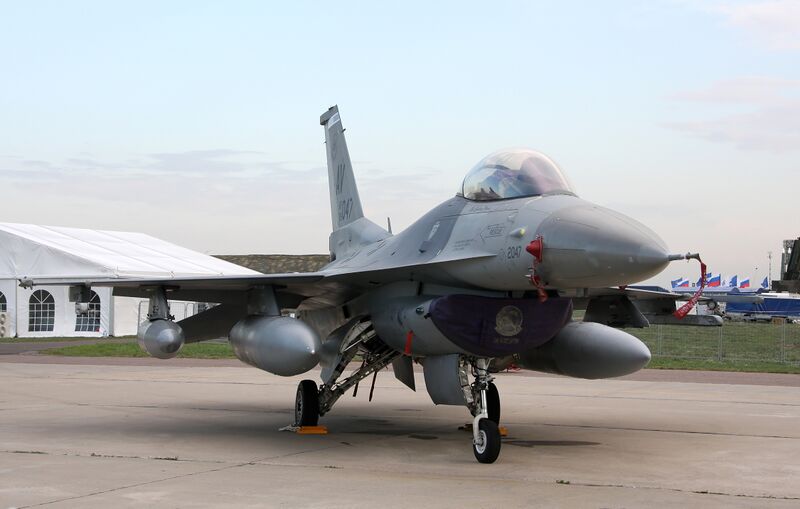 Файл:F-16 Fighting Falcon MAKS-2011 (1).jpg