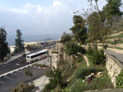 Автостоянка около парка и крепости