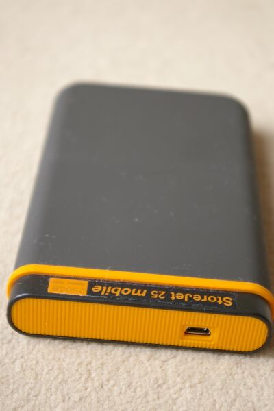 Файл:Transcend StoreJet 25 mobile.jpg