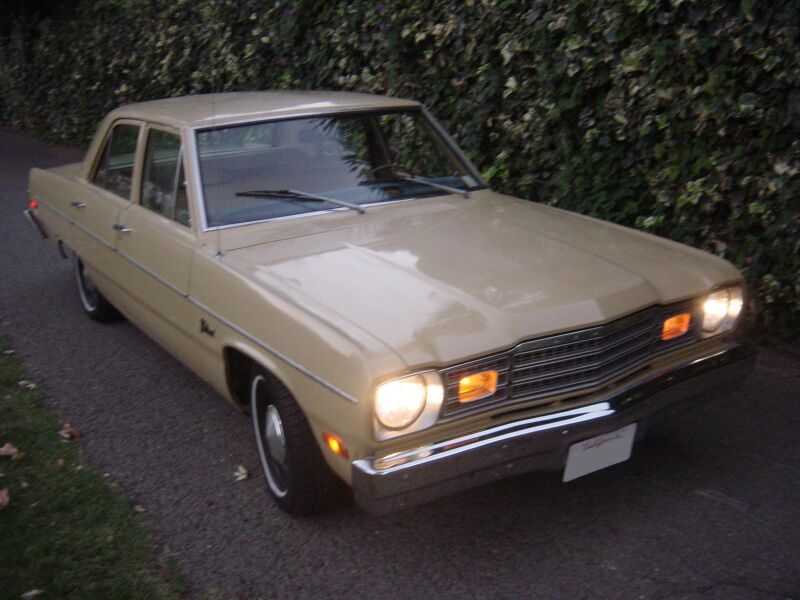 Файл:74valiantsedan.JPG