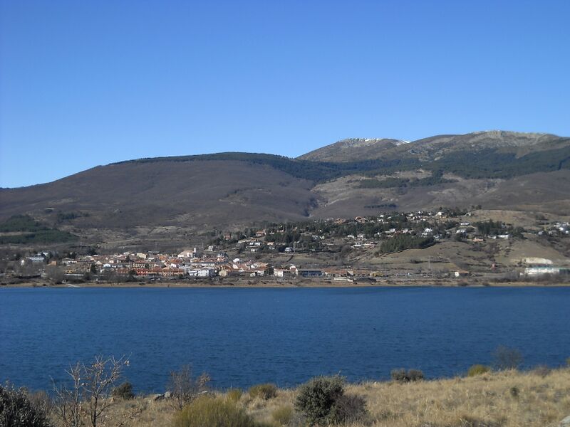 Файл:Embalse de Pinilla y Lozoya.JPG