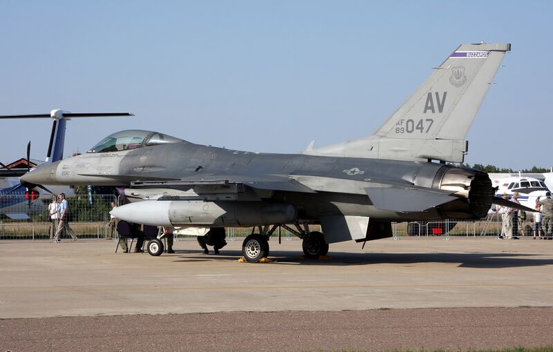 Файл:F-16 Fighting Falcon MAKS-2011 (6).jpg