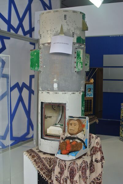 Файл:Pishgam space capsule.JPG