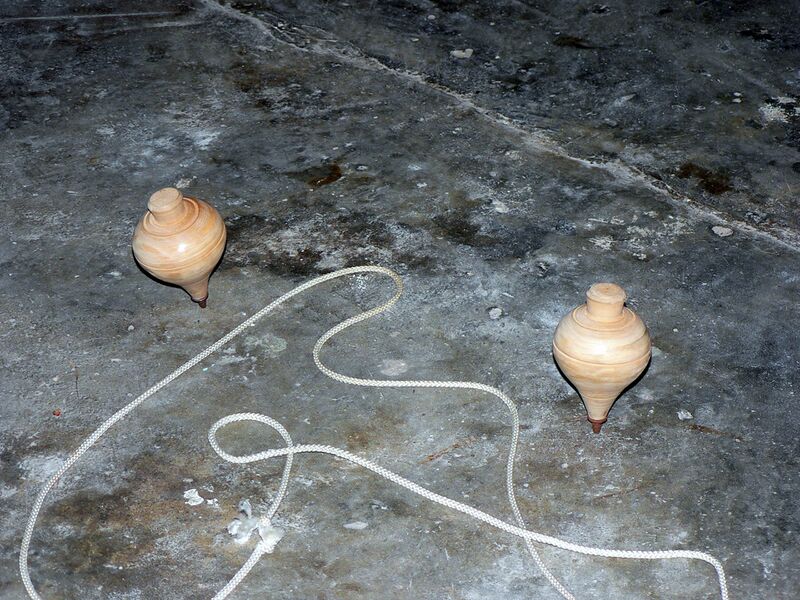 Файл:Pião de corda.JPG